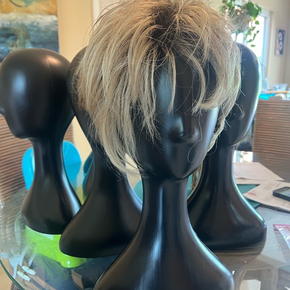 Black Mannequin Heads - plastic - Picture 2 of 3